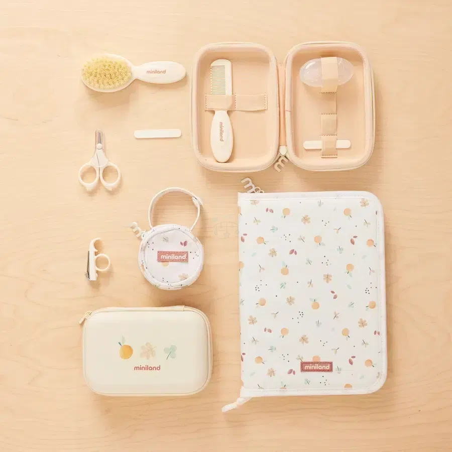 Miniland Trousse de soin santé et toilette bébé rose